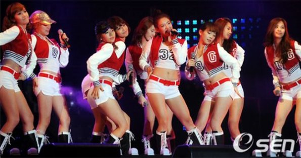 Tiffanyمن فرقة SNSD وخطاء رقصة “Gee”؟؟!!! 20101014_snsd